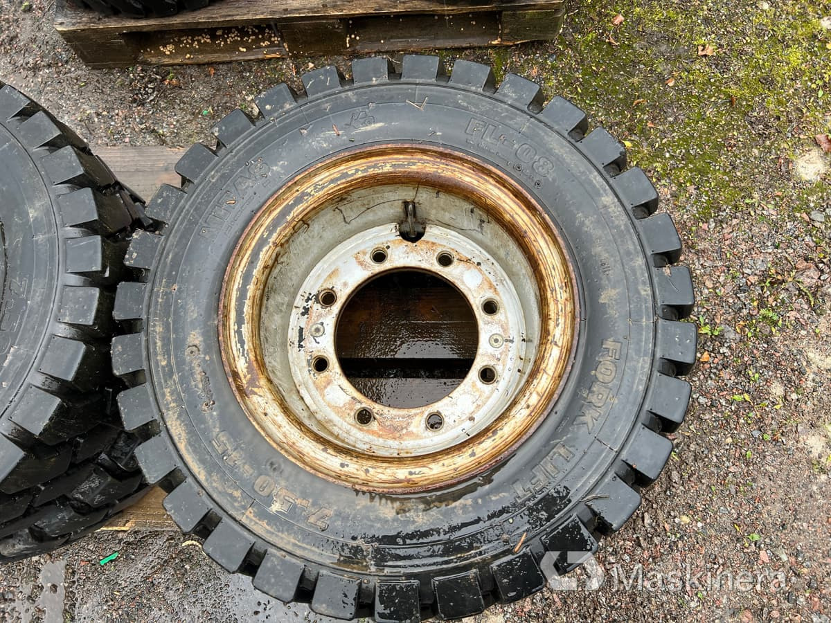 Mitas FL-08 Twindäck på fälg Mitas 7,50-15, 4 st - Complete wiel voor Bouwmachine: afbeelding 2 Mitas FL-08 Twindäck på fälg Mitas 7,50-15, 4 st - Complete wiel voor Bouwmachine: afbeelding 2