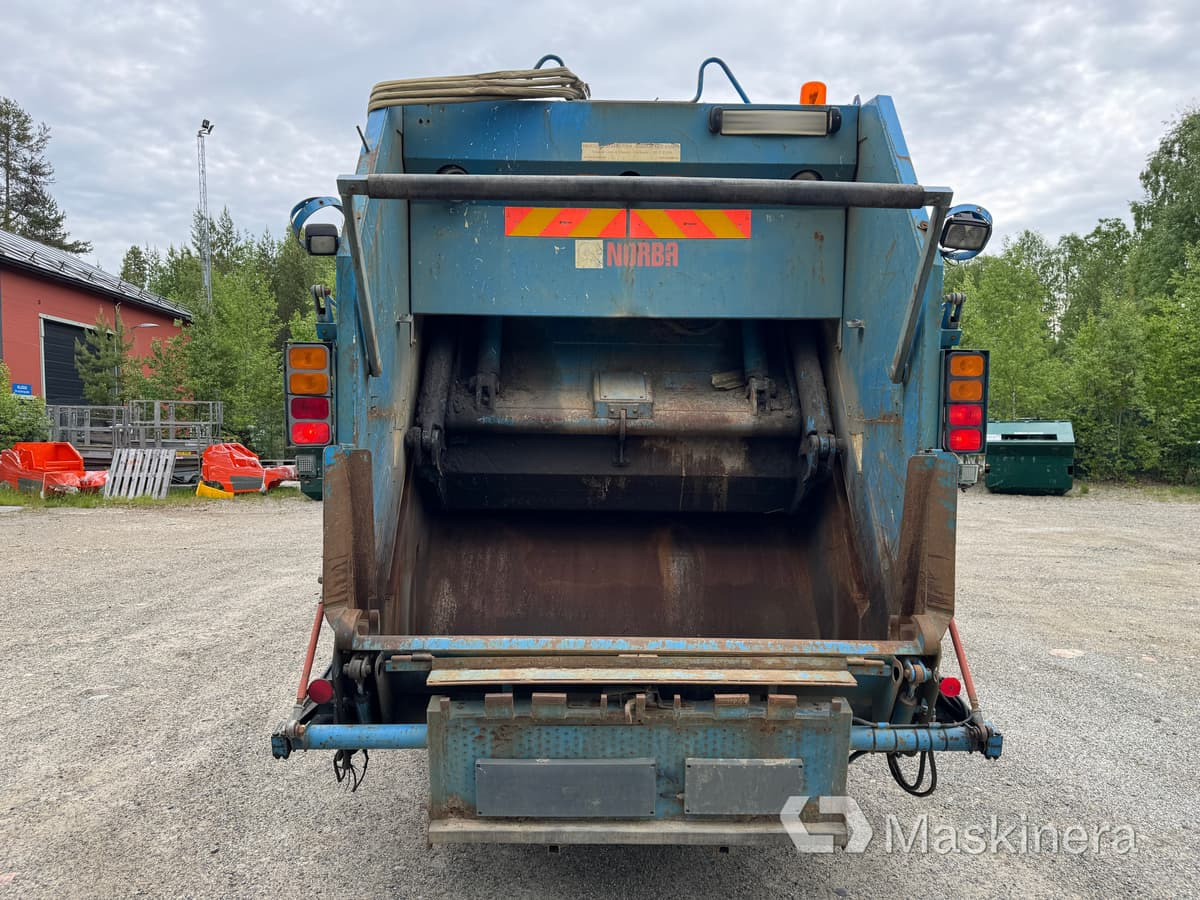 Scania P94DB 4X2 NA 230 Sopbil Scania P94DB 4X2 Baklastare - Vuilniswagen: afbeelding 4 Scania P94DB 4X2 NA 230 Sopbil Scania P94DB 4X2 Baklastare - Vuilniswagen: afbeelding 4
