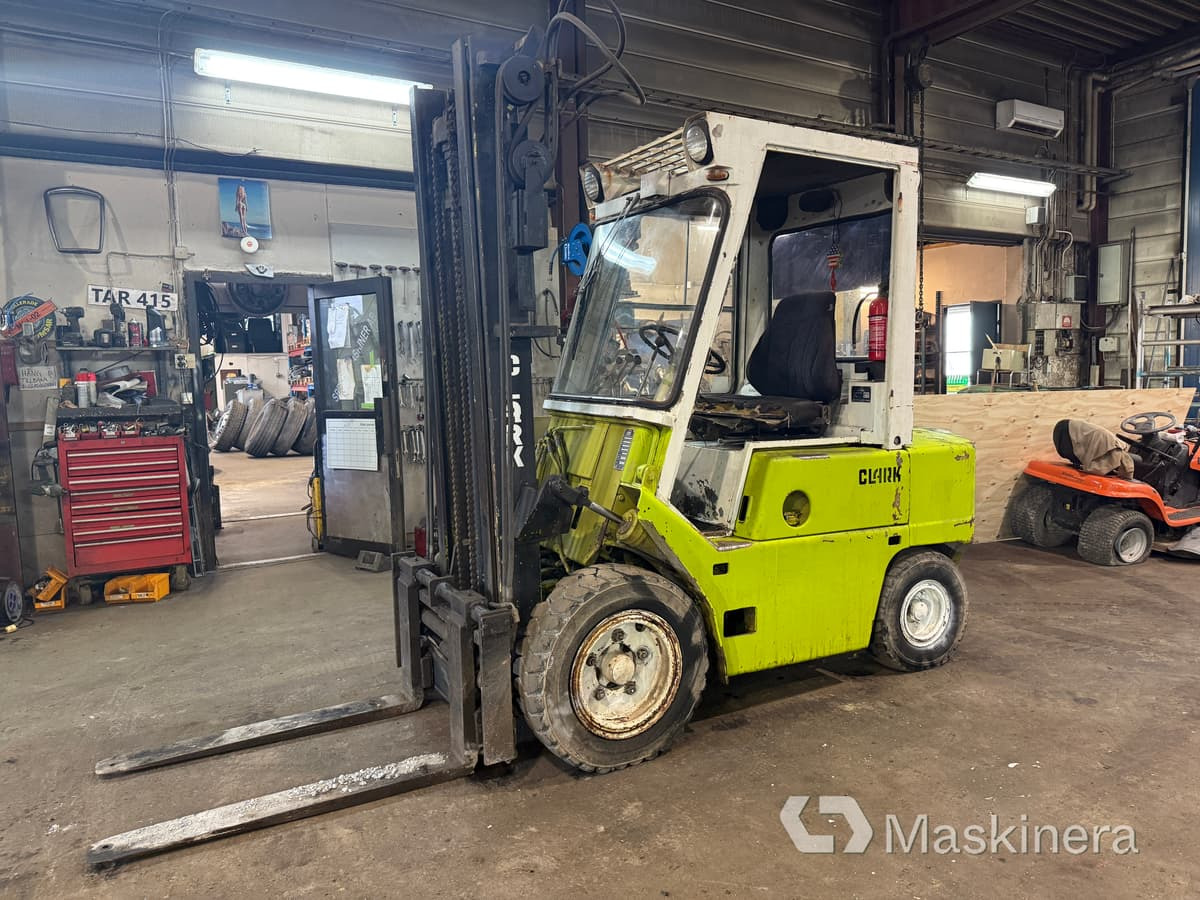 Truck Clark C500 YS 60D (Rep.objekt) - Diesel heftruck: afbeelding 2 Truck Clark C500 YS 60D (Rep.objekt) - Diesel heftruck: afbeelding 2