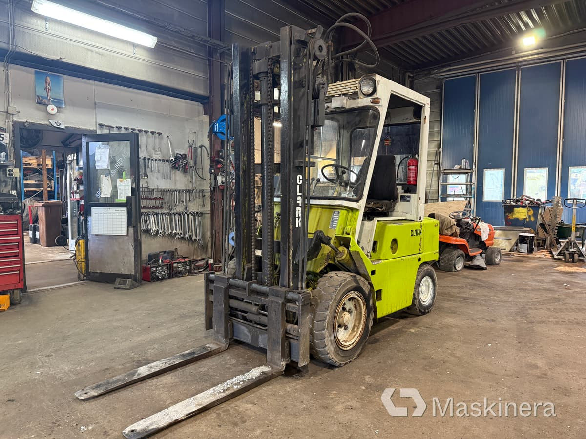 Truck Clark C500 YS 60D (Rep.objekt) - Diesel heftruck: afbeelding 1 Truck Clark C500 YS 60D (Rep.objekt) - Diesel heftruck: afbeelding 1