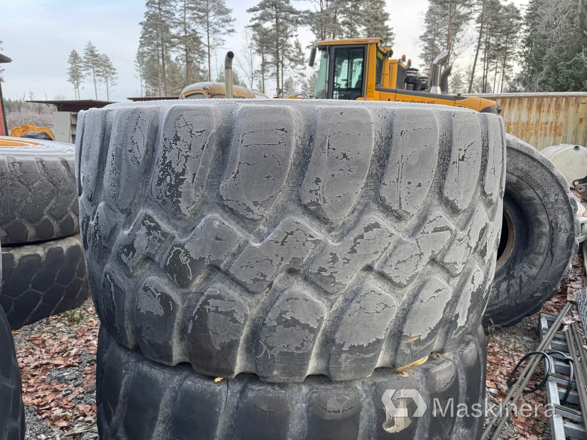 Volvo L150 Däck - Band voor Bouwmachine: afbeelding 1 Volvo L150 Däck - Band voor Bouwmachine: afbeelding 1