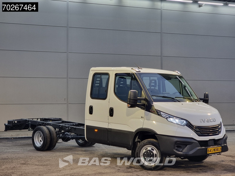 Iveco Daily 35C18 3.0L Dubbel Cabine Chassis 410WB 2025 model LED Navi Camera Airco Cruise Fahrgestell Airco Dubbel cabine Cruise control - Bedrijfswagen: afbeelding 3 Iveco Daily 35C18 3.0L Dubbel Cabine Chassis 410WB 2025 model LED Navi Camera Airco Cruise Fahrgestell Airco Dubbel cabine Cruise control - Bedrijfswagen: afbeelding 3