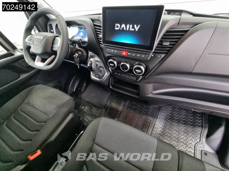Interieur foto 1: Nieuw Gesloten bestelwagen Iveco Daily 35C21 210PK Automaat L2H2 Dubbellucht LED ACC 3.5t trekhaak Navi L2H2 12m3 Airco Trekhaak