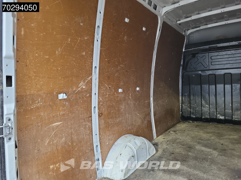 Iveco Daily 35S14 Automaat L2H2 3,5t Trekhaak LED Airco Cruise Navi Camera Euro6 APK 03-2026 L2 12m3 Airco Trekhaak Cruise control - Gesloten bestelwagen: afbeelding 5 Iveco Daily 35S14 Automaat L2H2 3,5t Trekhaak LED Airco Cruise Navi Camera Euro6 APK 03-2026 L2 12m3 Airco Trekhaak Cruise control - Gesloten bestelwagen: afbeelding 5