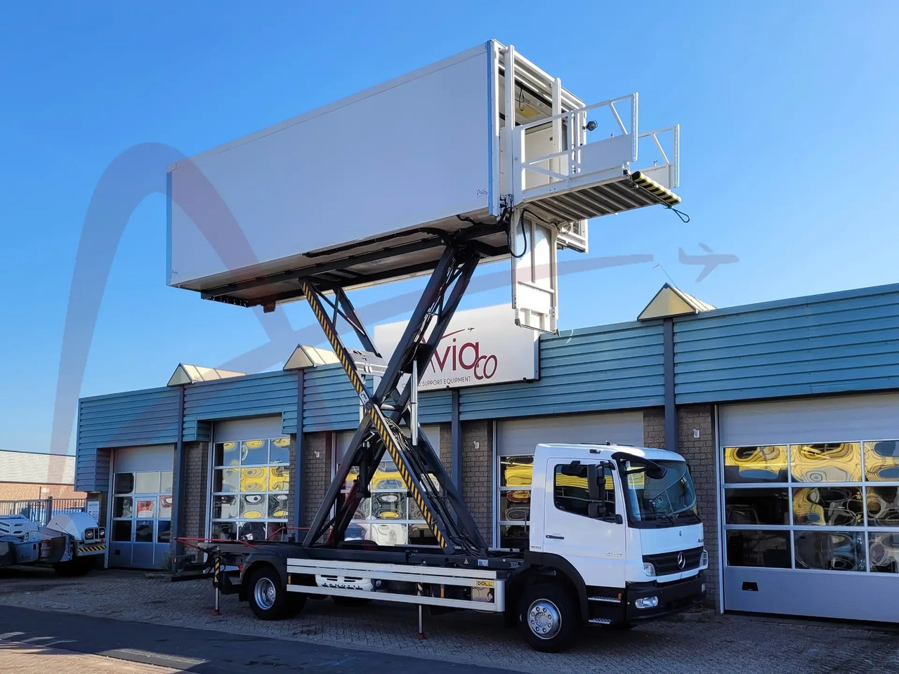 DOLL X-CAT U79.15S045.00 - Cateringtruck: afbeelding 2 DOLL X-CAT U79.15S045.00 - Cateringtruck: afbeelding 2