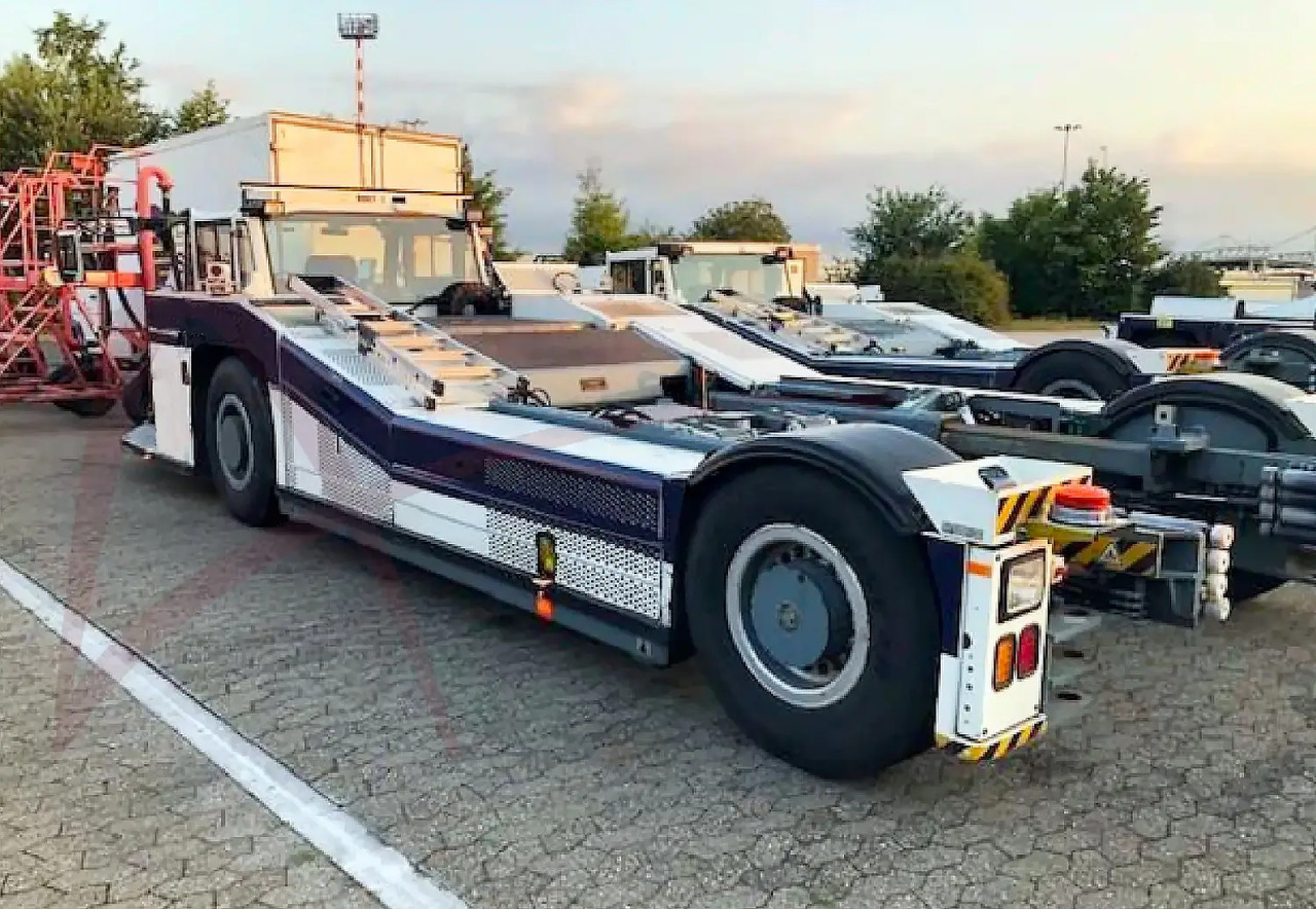 GOLDHOFER AST-2F 400 - Vliegtuigtrekker: afbeelding 1 GOLDHOFER AST-2F 400 - Vliegtuigtrekker: afbeelding 1