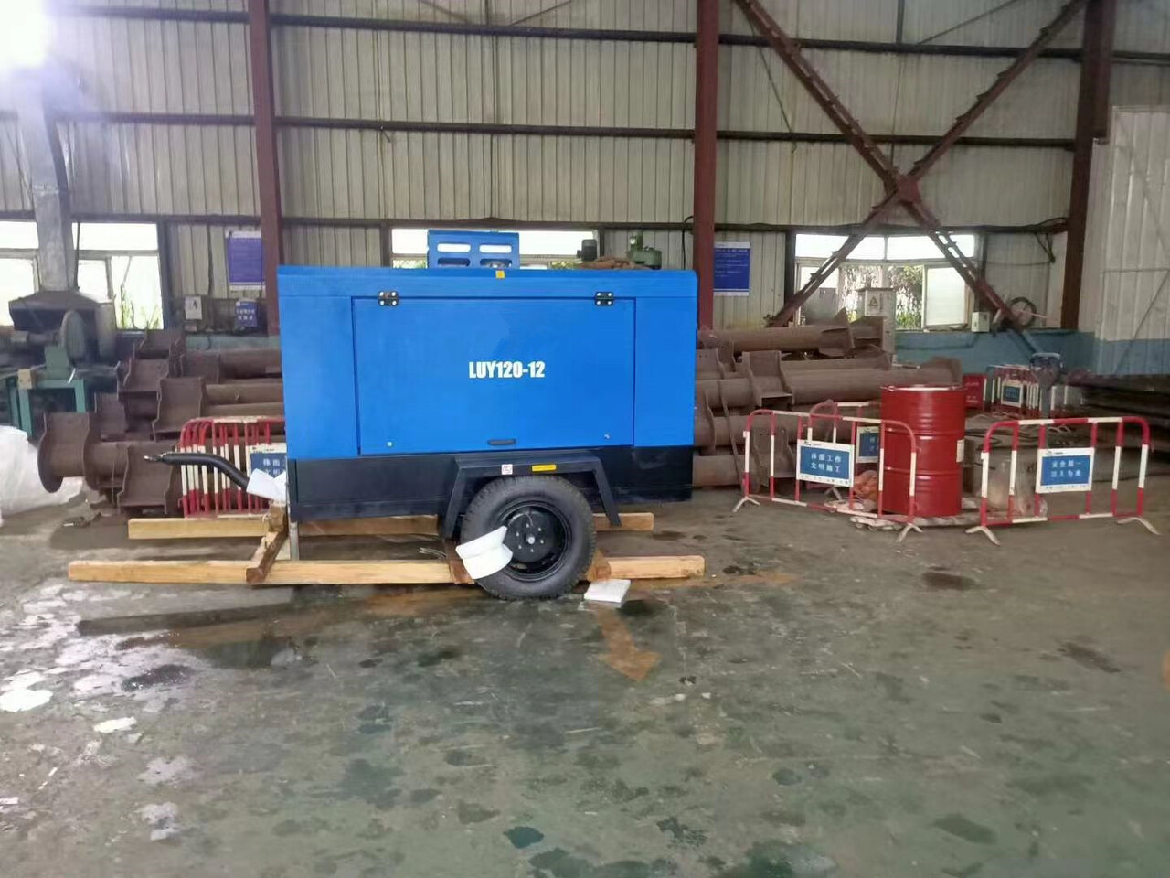 Liutech 120-12 424CFM 12Bar Portable Screw Diesel - Luchtcompressor: afbeelding 3 Liutech 120-12 424CFM 12Bar Portable Screw Diesel - Luchtcompressor: afbeelding 3