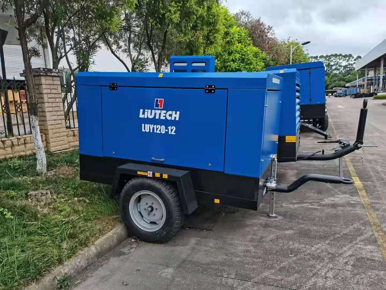 Liutech 120-12 424CFM 12Bar Portable Screw Diesel - Luchtcompressor: afbeelding 1 Liutech 120-12 424CFM 12Bar Portable Screw Diesel - Luchtcompressor: afbeelding 1
