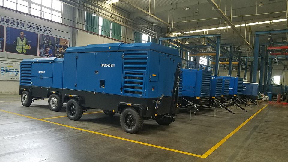 Liutech 310-25 1095CFM 25Bar Portable Screw Diesel - Luchtcompressor: afbeelding 5 Liutech 310-25 1095CFM 25Bar Portable Screw Diesel - Luchtcompressor: afbeelding 5