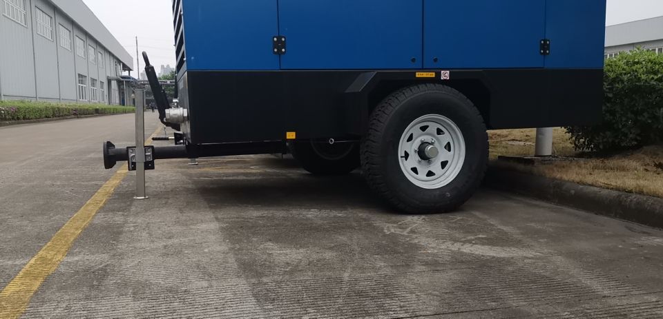 Liutech 320-20 1130CFM 20Bar Portable Screw Diesel - Luchtcompressor: afbeelding 5 Liutech 320-20 1130CFM 20Bar Portable Screw Diesel - Luchtcompressor: afbeelding 5