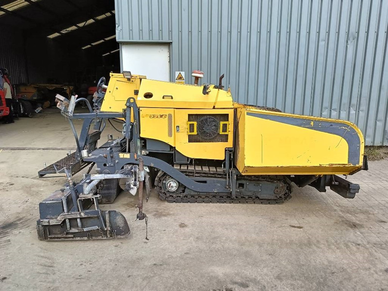 Asfaltafwerkmachine Bomag BF 223 C asfalteermachine asphalt paver dynamo: afbeelding 13