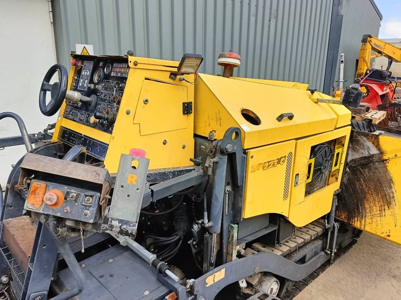 Asfaltafwerkmachine Bomag BF 223 C asfalteermachine asphalt paver dynamo: afbeelding 16