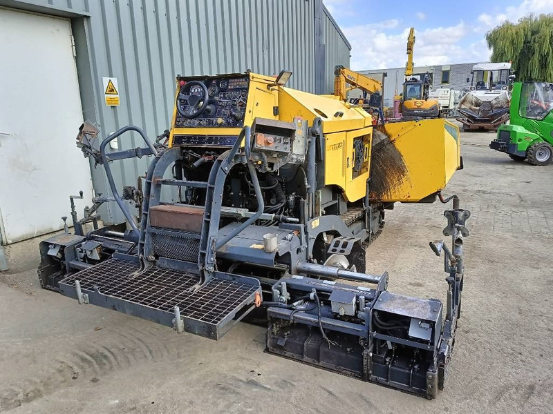 Bomag BF 223 C asfalteermachine asphalt paver dynamo - Asfaltafwerkmachine: afbeelding 2 Bomag BF 223 C asfalteermachine asphalt paver dynamo - Asfaltafwerkmachine: afbeelding 2