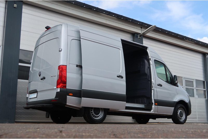 Mercedes-Benz Sprinter 317 CDI L2H2 AUT/ CAMERA/ LED/ CRUISE/ CLIMA/ MBUX - Gesloten bestelwagen: afbeelding 4 Mercedes-Benz Sprinter 317 CDI L2H2 AUT/ CAMERA/ LED/ CRUISE/ CLIMA/ MBUX - Gesloten bestelwagen: afbeelding 4