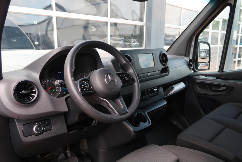 Mercedes-Benz Sprinter 317 CDI L2H2 AUT/ CAMERA/ LED/ CRUISE/ CLIMA/ MBUX - Gesloten bestelwagen: afbeelding 2 Mercedes-Benz Sprinter 317 CDI L2H2 AUT/ CAMERA/ LED/ CRUISE/ CLIMA/ MBUX - Gesloten bestelwagen: afbeelding 2