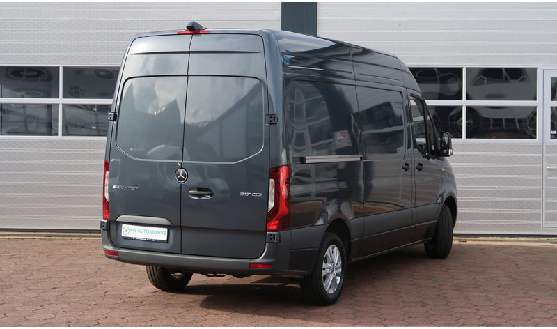 Mercedes-Benz Sprinter 317 CDI L2H2 RWD BPM VRIJ/ AUT/ 3.5T/ LED/ CAMERA/ MBUX/ CRUISE/ CLIMA - Gesloten bestelwagen: afbeelding 4 Mercedes-Benz Sprinter 317 CDI L2H2 RWD BPM VRIJ/ AUT/ 3.5T/ LED/ CAMERA/ MBUX/ CRUISE/ CLIMA - Gesloten bestelwagen: afbeelding 4
