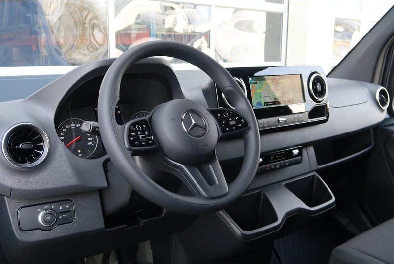Mercedes-Benz Sprinter 317 CDI L2H2 RWD BPM VRIJ/ AUT/ 3.5T/ LED/ CAMERA/ MBUX/ CRUISE/ CLIMA - Gesloten bestelwagen: afbeelding 2 Mercedes-Benz Sprinter 317 CDI L2H2 RWD BPM VRIJ/ AUT/ 3.5T/ LED/ CAMERA/ MBUX/ CRUISE/ CLIMA - Gesloten bestelwagen: afbeelding 2
