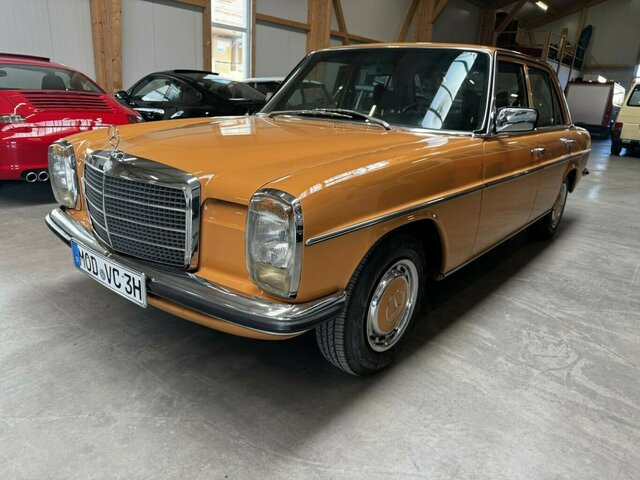 MERCEDES-BENZ 200 D/8 W115... - Sedan: afbeelding 1 MERCEDES-BENZ 200 D/8 W115... - Sedan: afbeelding 1