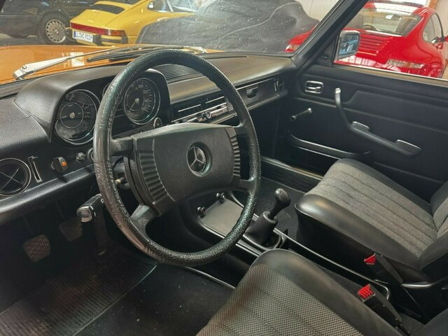 MERCEDES-BENZ 200 D/8 W115... - Sedan: afbeelding 4 MERCEDES-BENZ 200 D/8 W115... - Sedan: afbeelding 4