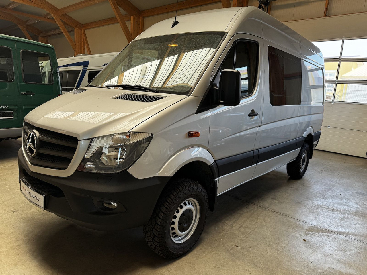 Gesloten bestelwagen, Bestelwagen met dubbele cabine Mercedes-Benz Sprinter 316 CDI 4x4 ZG3 8-Sitzer wie neu!: afbeelding 1