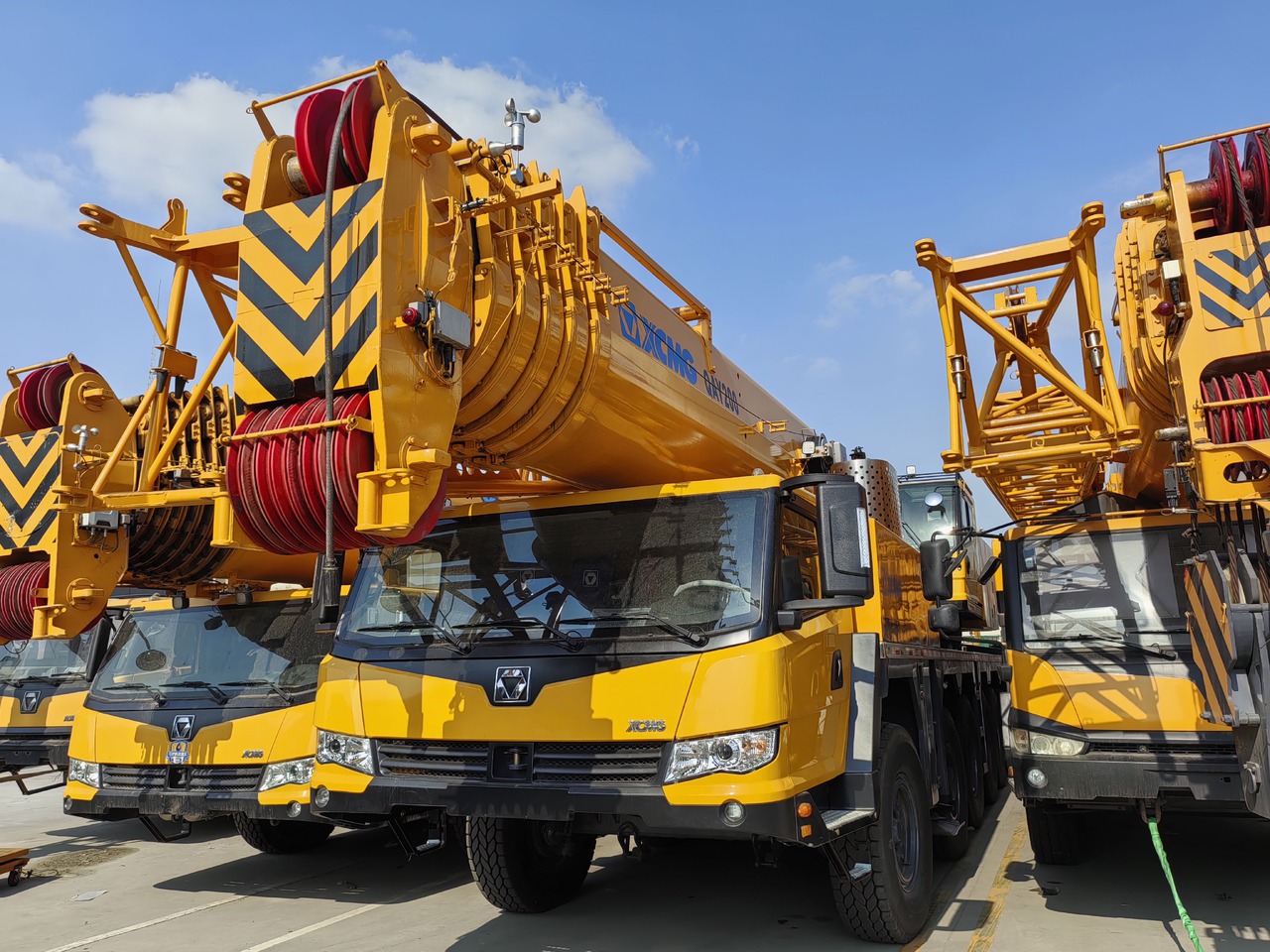XCMG Factory Second Hand Mobile Truck Crane QAY200 200 Ton All Terrain Cranes In Good Condition - Alle terrein kraan: afbeelding 2 XCMG Factory Second Hand Mobile Truck Crane QAY200 200 Ton All Terrain Cranes In Good Condition - Alle terrein kraan: afbeelding 2
