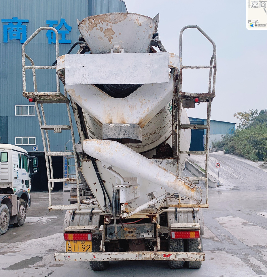 XCMG Official G4806E HOWO Cement Concrete Mixer Used 12 Cubic Meters Concrete Mixer Cement Truck - Betonmixer: afbeelding 4 XCMG Official G4806E HOWO Cement Concrete Mixer Used 12 Cubic Meters Concrete Mixer Cement Truck - Betonmixer: afbeelding 4