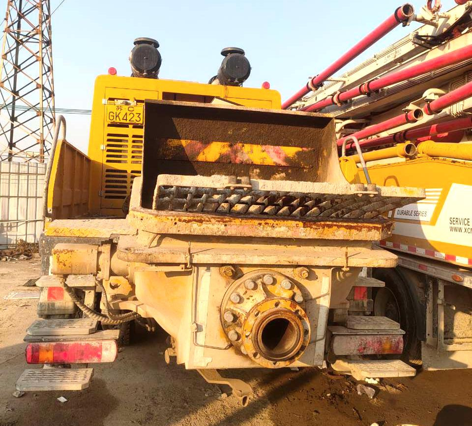 XCMG Official HBC10050V Second Hand Truck Mounted Line Concrete Pump With High Quality - Betonmachine: afbeelding 4 XCMG Official HBC10050V Second Hand Truck Mounted Line Concrete Pump With High Quality - Betonmachine: afbeelding 4