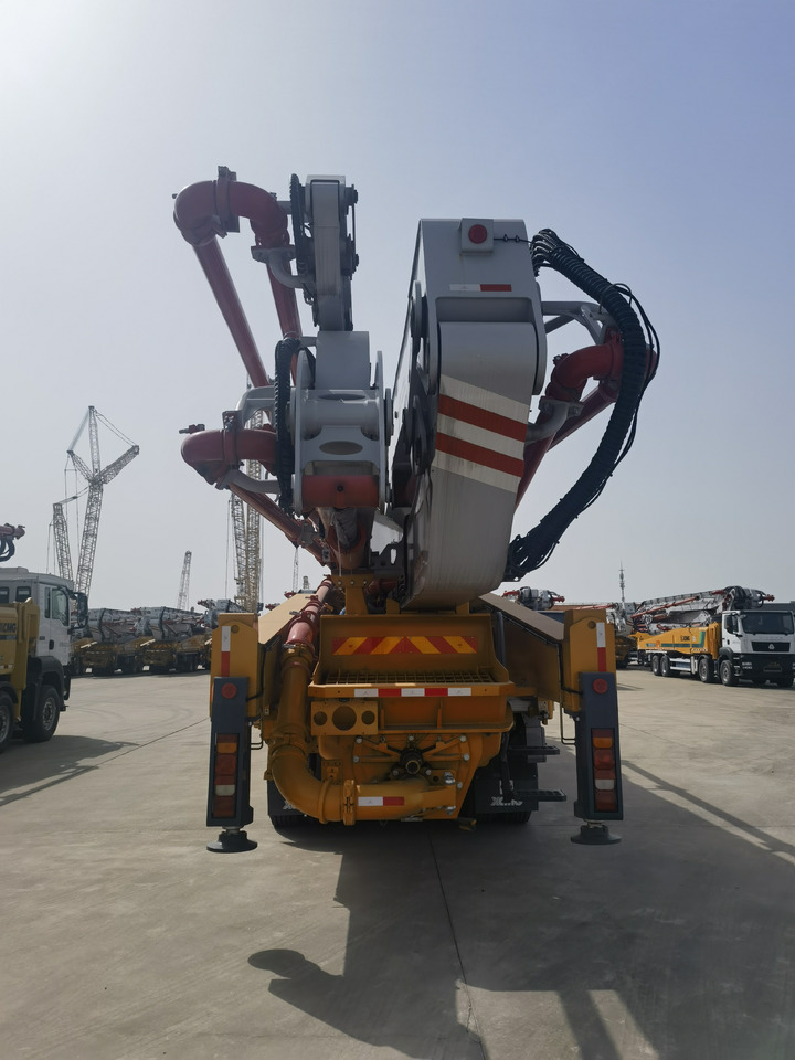 XCMG Official Second Hand 62m Concrete Boom Pump HB62V Truck Mounted Concrete Pump For Sale - Betonpomp: afbeelding 5 XCMG Official Second Hand 62m Concrete Boom Pump HB62V Truck Mounted Concrete Pump For Sale - Betonpomp: afbeelding 5