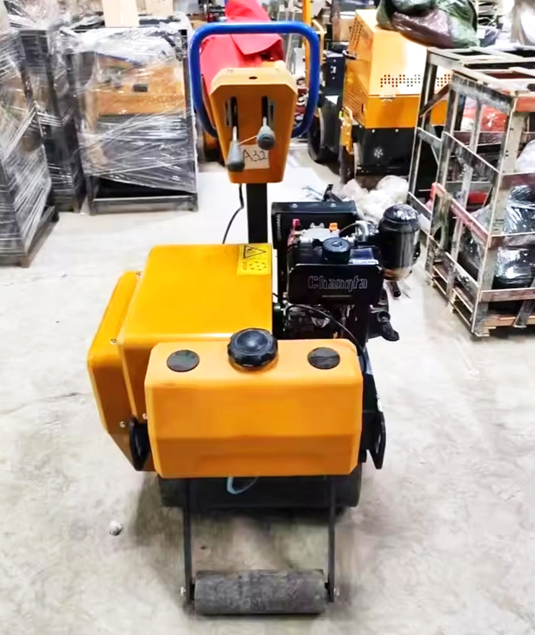 XCMG XMR030 small mini light single drum vibratory road roller - Kleine wals: afbeelding 4 XCMG XMR030 small mini light single drum vibratory road roller - Kleine wals: afbeelding 4