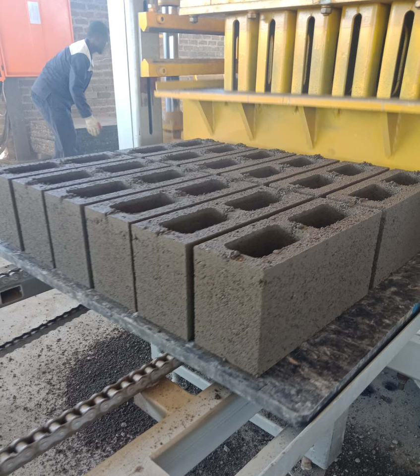 XCMG manufacturer MM8-15 Mud Red Clay Brick Making Machine - Betonblokmachine: afbeelding 4 XCMG manufacturer MM8-15 Mud Red Clay Brick Making Machine - Betonblokmachine: afbeelding 4