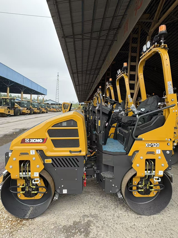 XCMG small XD120 Double Drum Vibratory Road Roller - Kleine wals: afbeelding 2 XCMG small XD120 Double Drum Vibratory Road Roller - Kleine wals: afbeelding 2