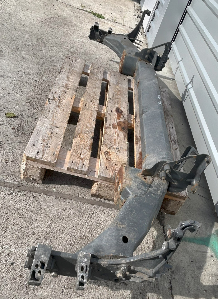 DAF CF EURO 6 BUMPER BEAM WITH STEP BRACKETS - Bumper: afbeelding 5 DAF CF EURO 6 BUMPER BEAM WITH STEP BRACKETS - Bumper: afbeelding 5