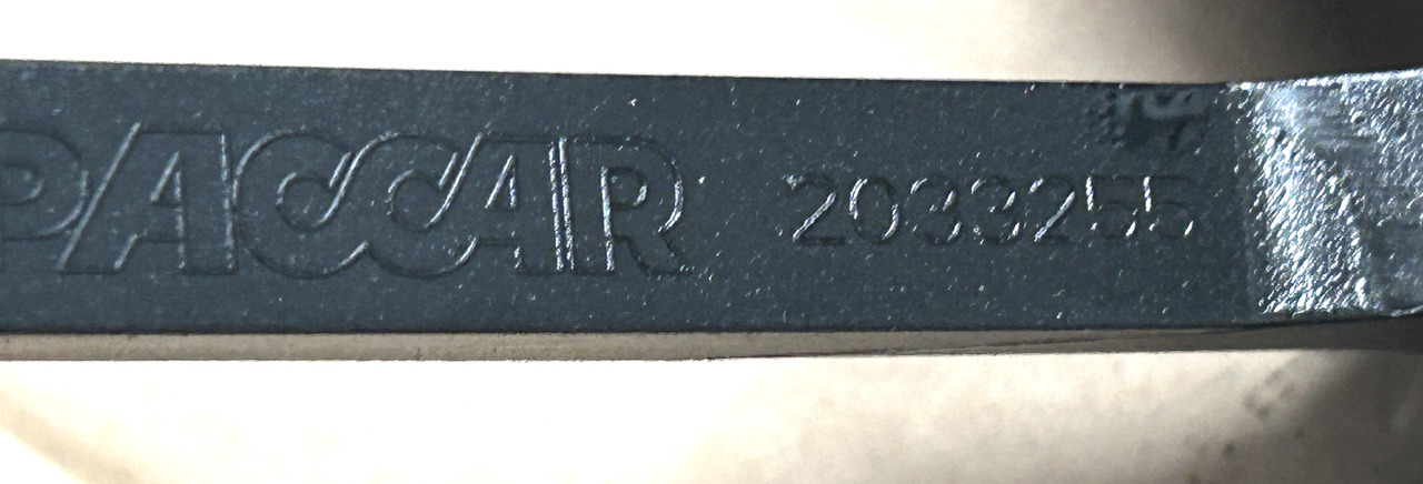 DAF SPACER FRAME ENGINE VALVE COVER XF 106 480 2033255 - Cilinderkop: afbeelding 5 DAF SPACER FRAME ENGINE VALVE COVER XF 106 480 2033255 - Cilinderkop: afbeelding 5