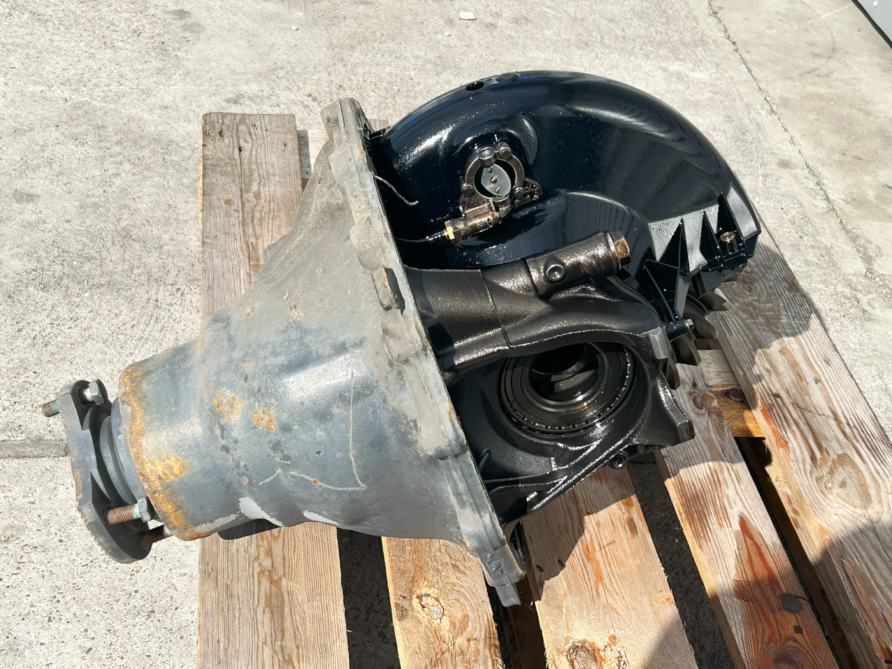 MERCEDES-BENZ DIFFERENTIAL WITH THROTTLE ACTROS MP4 R440-13 2,533 - Achterass voor Vrachtwagen: afbeelding 1 MERCEDES-BENZ DIFFERENTIAL WITH THROTTLE ACTROS MP4 R440-13 2,533 - Achterass voor Vrachtwagen: afbeelding 1