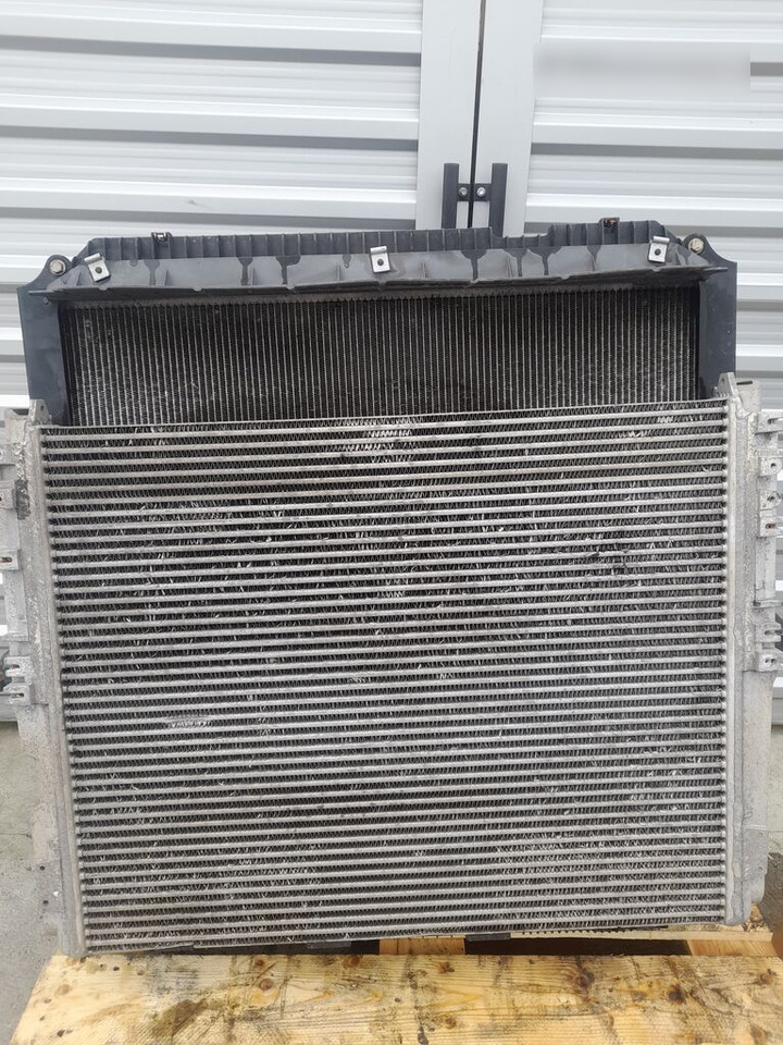Mercedes-Benz ACTROS MP4 A9605003601 / A9605000002/ A9605053255 Mercedes-Benz truck - Radiateur voor Vrachtwagen: afbeelding 4 Mercedes-Benz ACTROS MP4 A9605003601 / A9605000002/ A9605053255 Mercedes-Benz truck - Radiateur voor Vrachtwagen: afbeelding 4