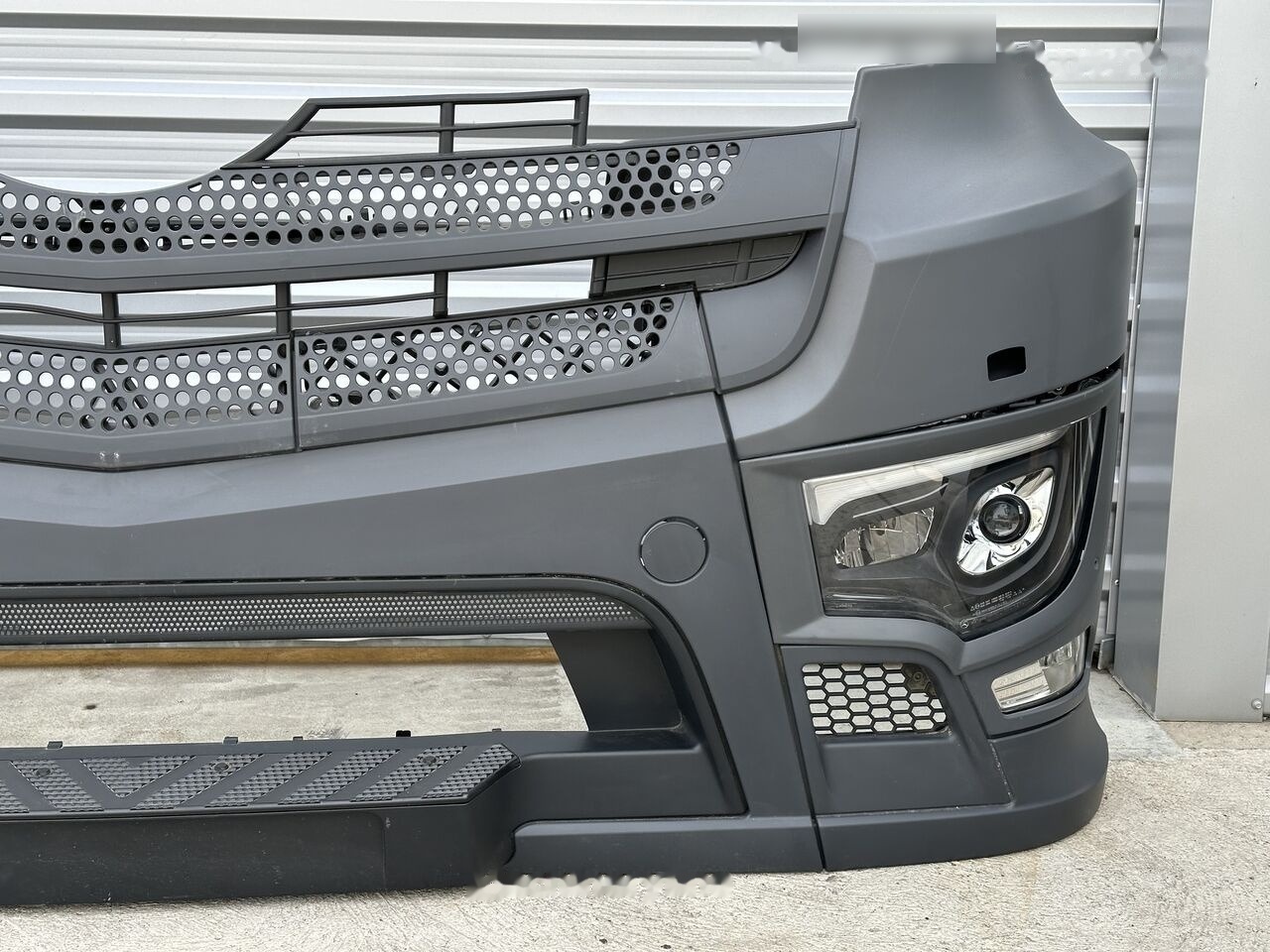 Mercedes-Benz ACTROS MP4 MP5 A9618203159 A9618203059 Mercedes-Benz A 9608801690 A9618203159 A9618203059 - Bumper voor Vrachtwagen: afbeelding 4 Mercedes-Benz ACTROS MP4 MP5 A9618203159 A9618203059 Mercedes-Benz A 9608801690 A9618203159 A9618203059 - Bumper voor Vrachtwagen: afbeelding 4