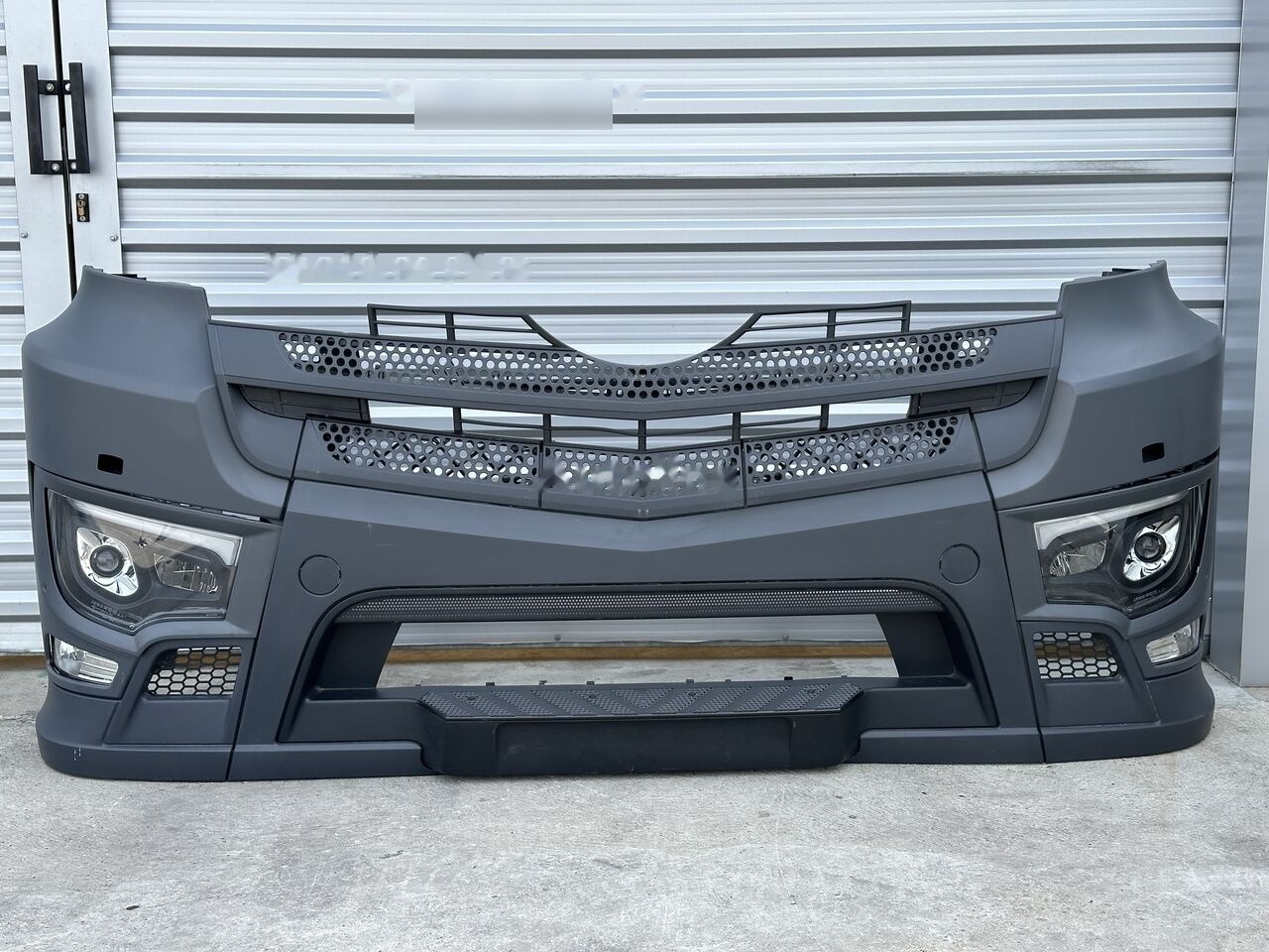 Mercedes-Benz ACTROS MP4 MP5 A9618203159 A9618203059 Mercedes-Benz A 9608801690 A9618203159 A9618203059 - Bumper voor Vrachtwagen: afbeelding 1 Mercedes-Benz ACTROS MP4 MP5 A9618203159 A9618203059 Mercedes-Benz A 9608801690 A9618203159 A9618203059 - Bumper voor Vrachtwagen: afbeelding 1