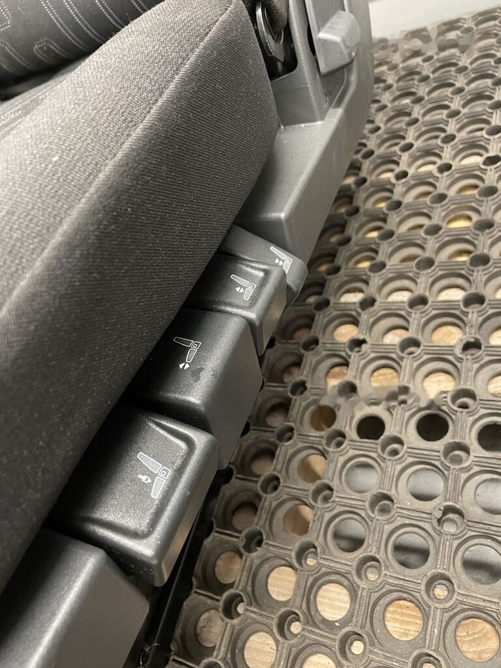 Mercedes-Benz ATEGO DRIVER'S Mercedes-Benz ATEGO - Zitplaats voor Vrachtwagen: afbeelding 3 Mercedes-Benz ATEGO DRIVER'S Mercedes-Benz ATEGO - Zitplaats voor Vrachtwagen: afbeelding 3