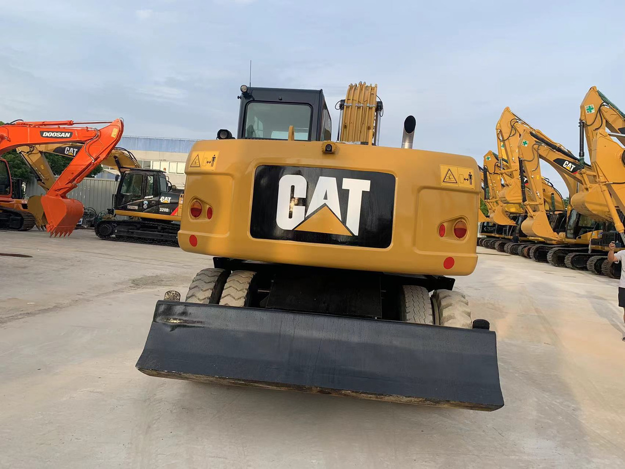 Caterpillar M315D Wheel Excavator Moving by Tires - Mobiele graafmachine: afbeelding 4 Caterpillar M315D Wheel Excavator Moving by Tires - Mobiele graafmachine: afbeelding 4