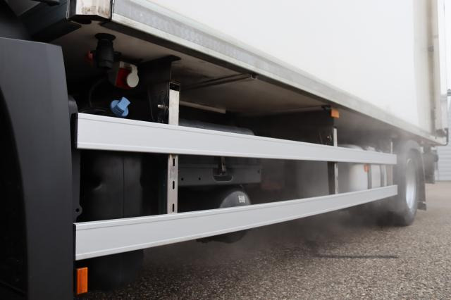 Mercedes-Benz Antos 1832 L - Koelwagen vrachtwagen: afbeelding 3 Mercedes-Benz Antos 1832 L - Koelwagen vrachtwagen: afbeelding 3