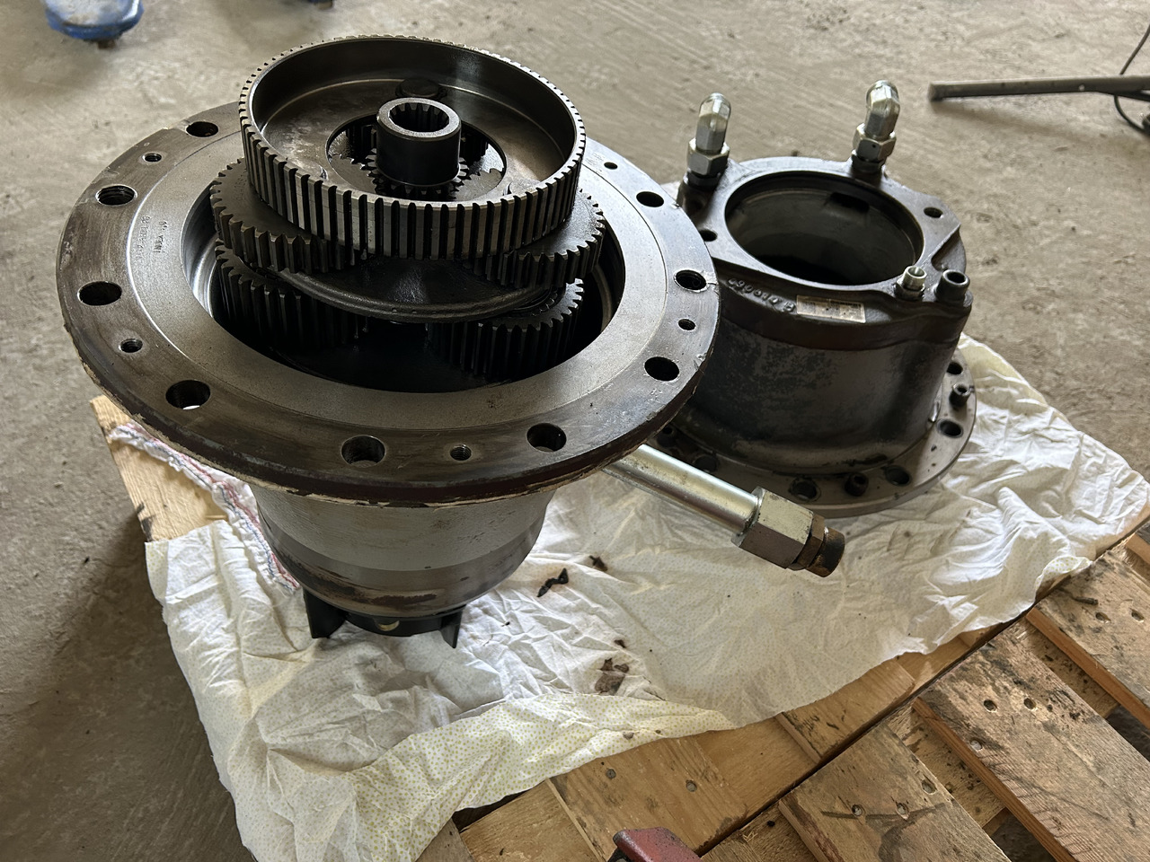 Liebherr SAT 225/218 - Zwenkmotor voor Mobiele graafmachine: afbeelding 2 Liebherr SAT 225/218 - Zwenkmotor voor Mobiele graafmachine: afbeelding 2