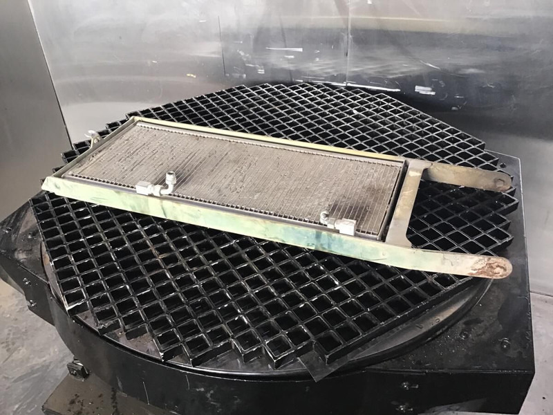 Liebherr Airco Condenser - Airco onderdeel: afbeelding 1 Liebherr Airco Condenser - Airco onderdeel: afbeelding 1