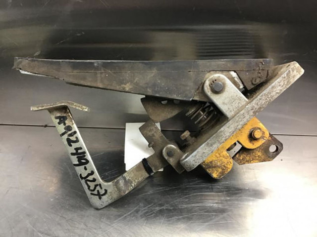Liebherr Brake Pedal - Pedaal: afbeelding 2 Liebherr Brake Pedal - Pedaal: afbeelding 2