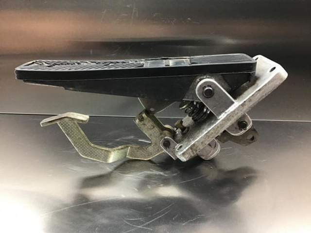 Liebherr Brake Pedal - Pedaal: afbeelding 3 Liebherr Brake Pedal - Pedaal: afbeelding 3