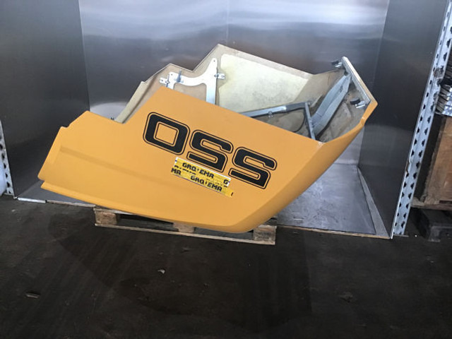 Liebherr Engine Hood - Bumper: afbeelding 2 Liebherr Engine Hood - Bumper: afbeelding 2