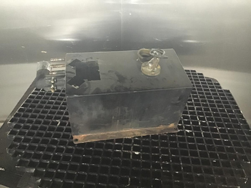 Liebherr Equalizing Reservoir - Expansietank: afbeelding 1 Liebherr Equalizing Reservoir - Expansietank: afbeelding 1