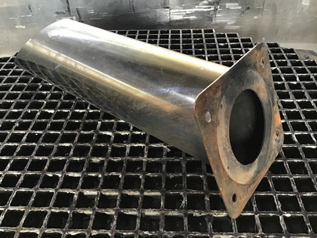 Liebherr Exhaust Pipe - Uitlaatpijp: afbeelding 2 Liebherr Exhaust Pipe - Uitlaatpijp: afbeelding 2
