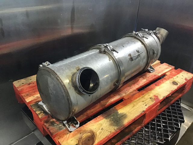 Liebherr Exhaust System - Geluiddemper: afbeelding 3 Liebherr Exhaust System - Geluiddemper: afbeelding 3