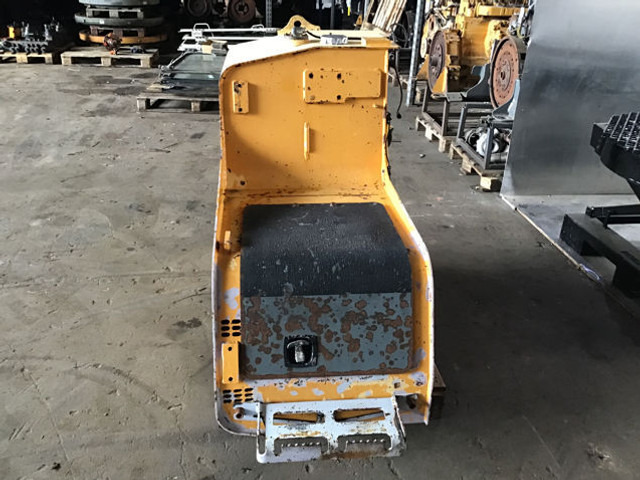 Liebherr Fuel Tank - Brandstoftank: afbeelding 2 Liebherr Fuel Tank - Brandstoftank: afbeelding 2