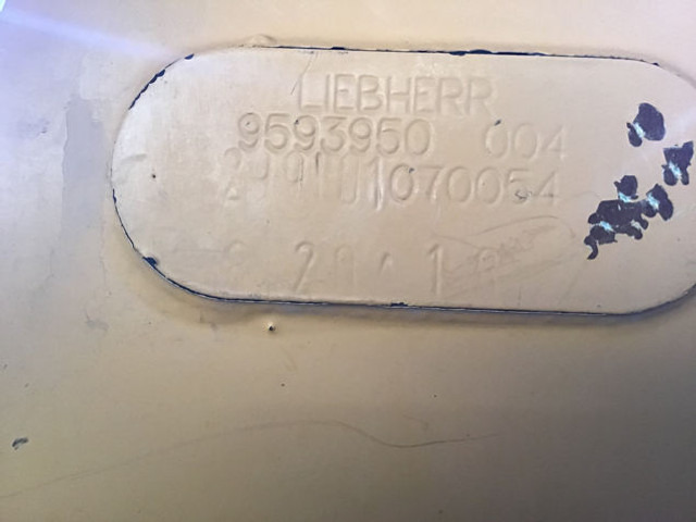 Liebherr Fuel Tank - Brandstoftank: afbeelding 2 Liebherr Fuel Tank - Brandstoftank: afbeelding 2